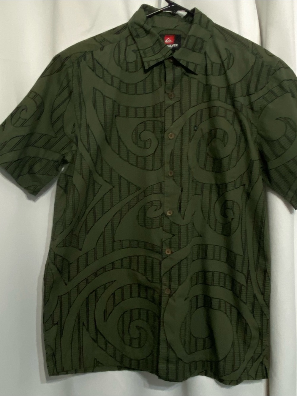 Quiksilver Mens Hawaiian Aloha Shirt Green Black Tribal Design Size Small